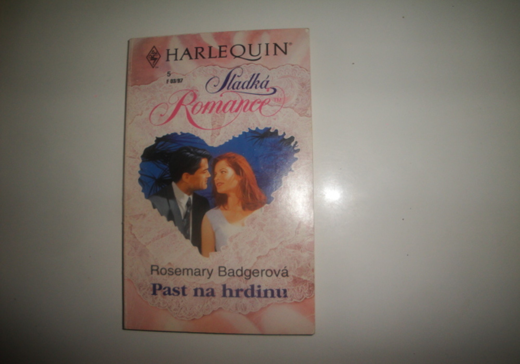 Past na hrdinu-Rosemary Badgerová