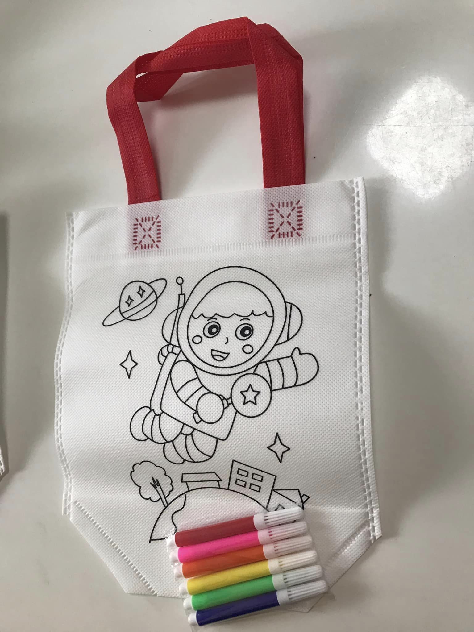 Taška k vybarvení-astronaut