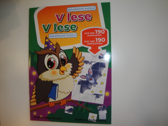 V lese-nálepky