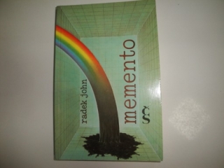 Memento-Radek John 