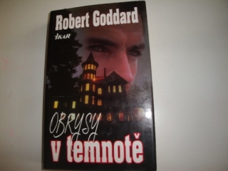 Obrysy v temnotě-Robert Goddard 