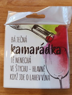Báječná kamarádka tě nenechá ve štychu-hlvně když jde o láhev vína